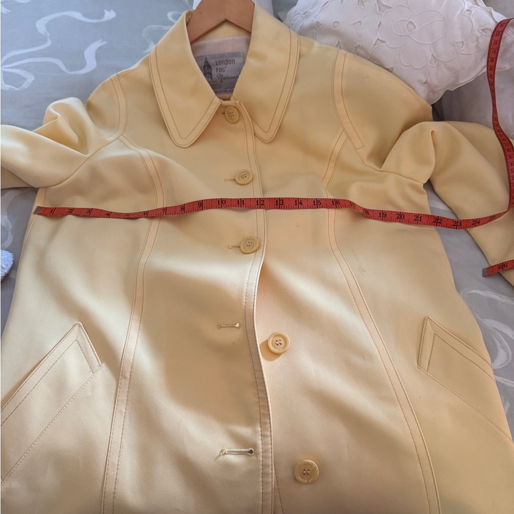 London Fog elegant lined  Yellow Women's trench coat - Picture 15 of 16